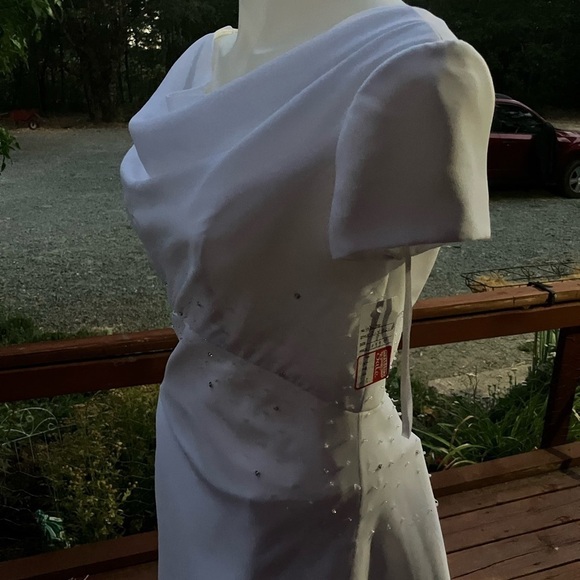 Mermaid style short sleeved wedding dress size 12 NWT - Picture 3 of 16